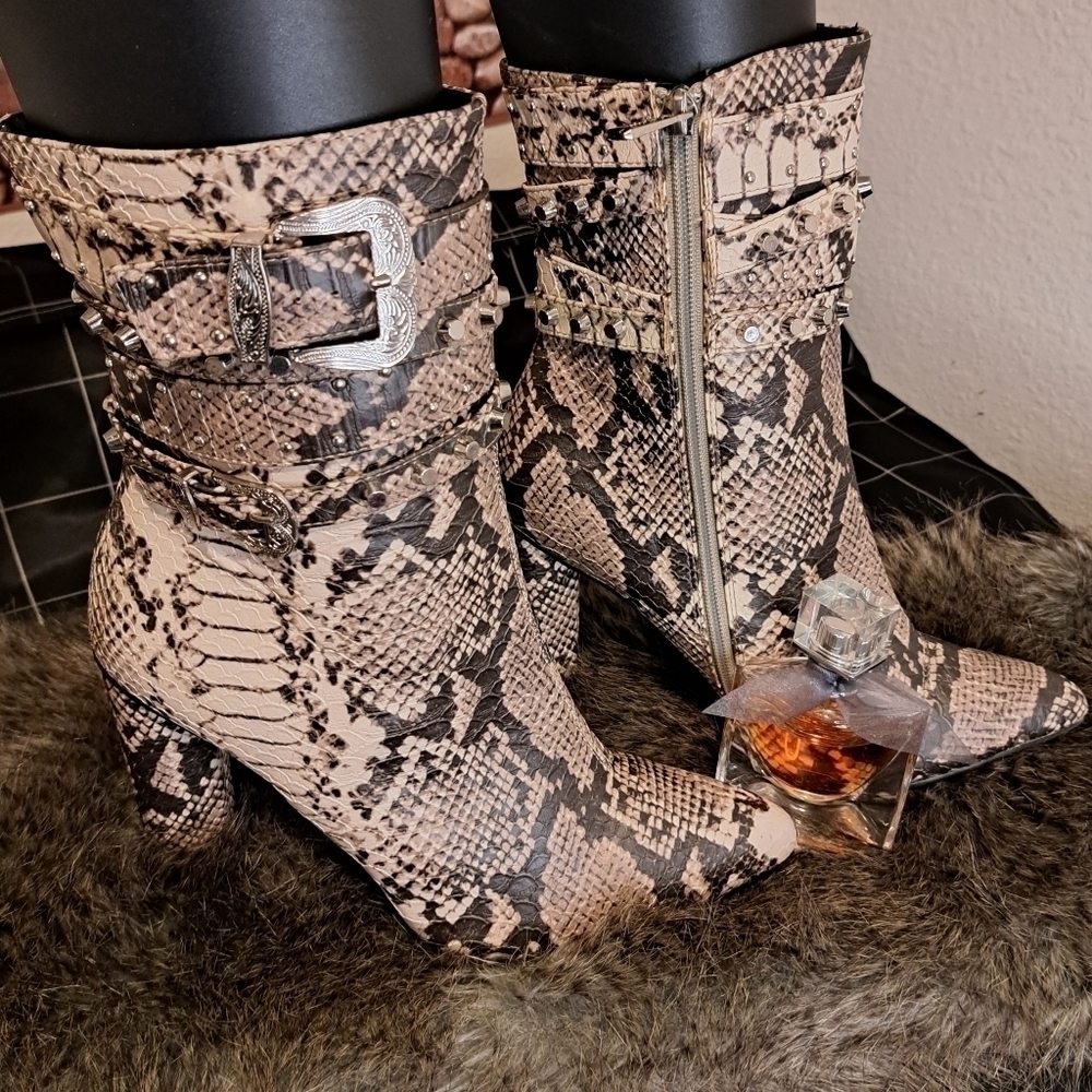 CAPE Robbin Faux Snakeskin Western Boot